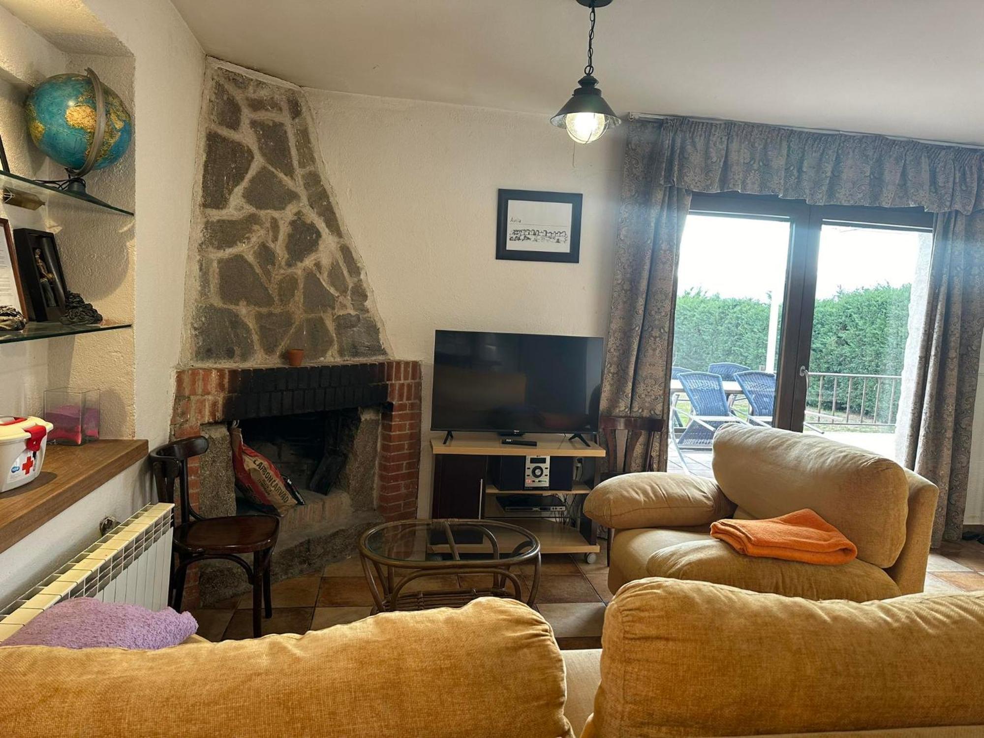 Gasthaus Vivienda De Uso Turistico El Nido La Serrada Exterior foto