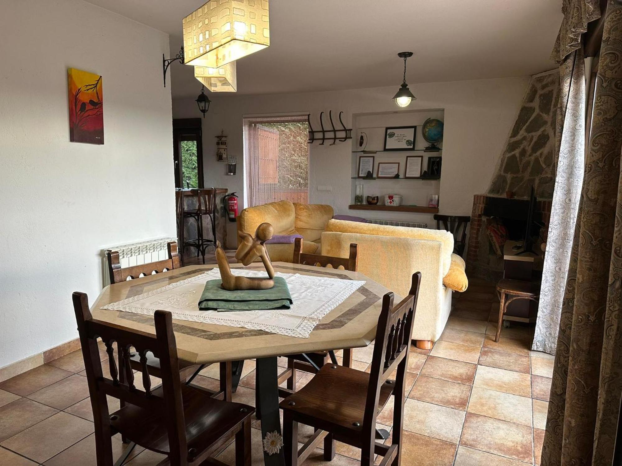 Gasthaus Vivienda De Uso Turistico El Nido La Serrada Exterior foto